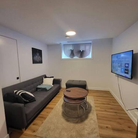 Pebbles' Cozy 2Bed Basement Suite - Near Downtown Edmonton Kültér fotó