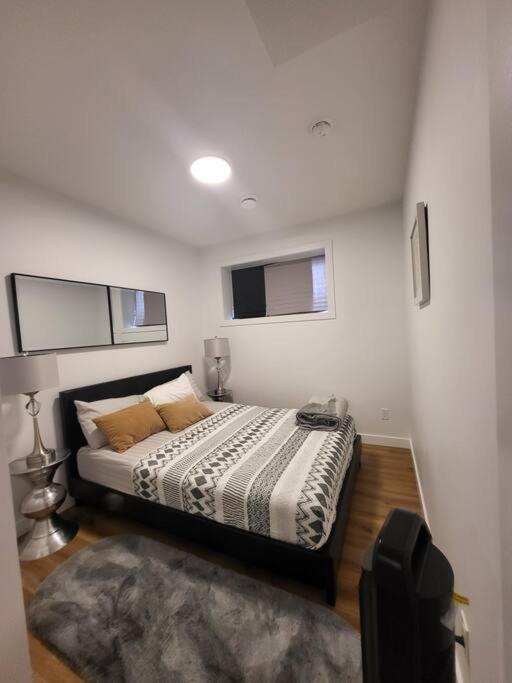 Pebbles' Cozy 2Bed Basement Suite - Near Downtown Edmonton Kültér fotó
