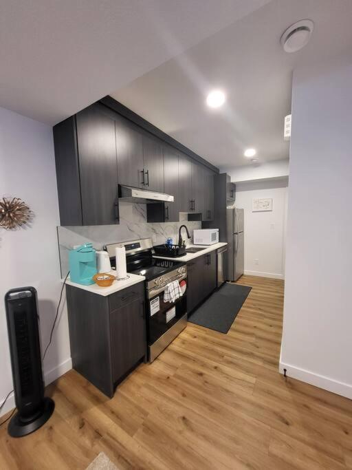 Pebbles' Cozy 2Bed Basement Suite - Near Downtown Edmonton Kültér fotó