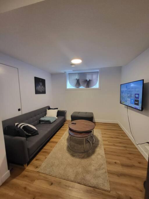 Pebbles' Cozy 2Bed Basement Suite - Near Downtown Edmonton Kültér fotó